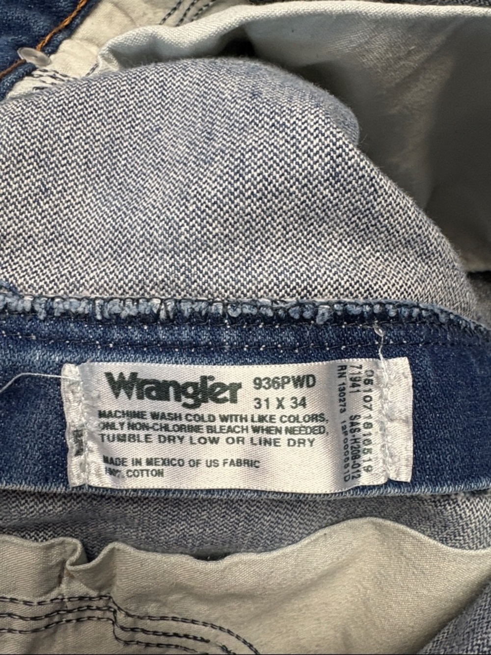 VINTAGE 90'S WRANGLER Men’s Medium Wash Straight Jeans with Raw Hem size 31 - Picture 5 of 5